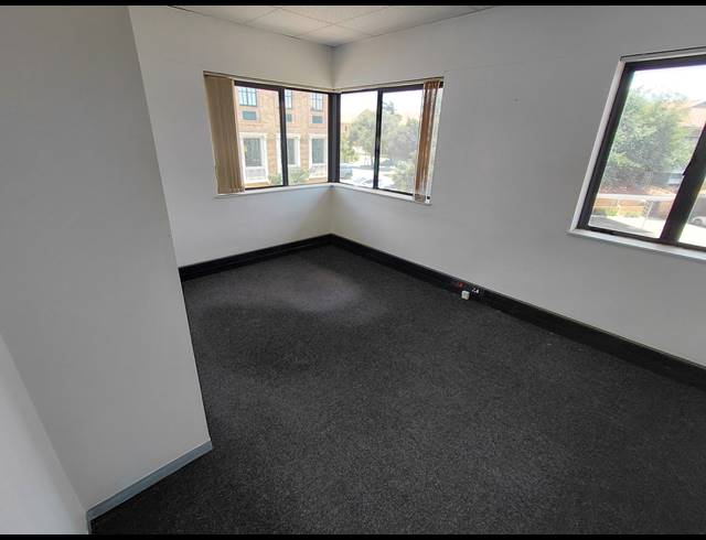 279M² OFFICE TO LET IN BRYANSTON